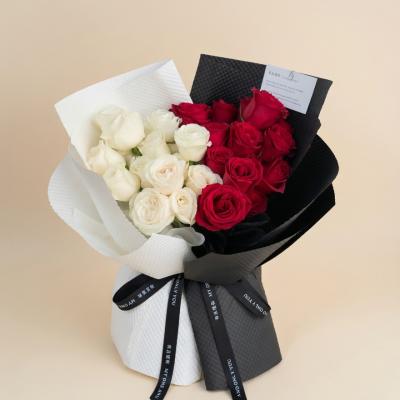 Red & White Roses Bouquet – Two Tone Love